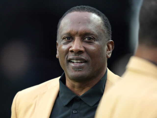 Raiders News: Tim Brown Shouts Out Antonio Pierce After Win In Head Coaching Debut